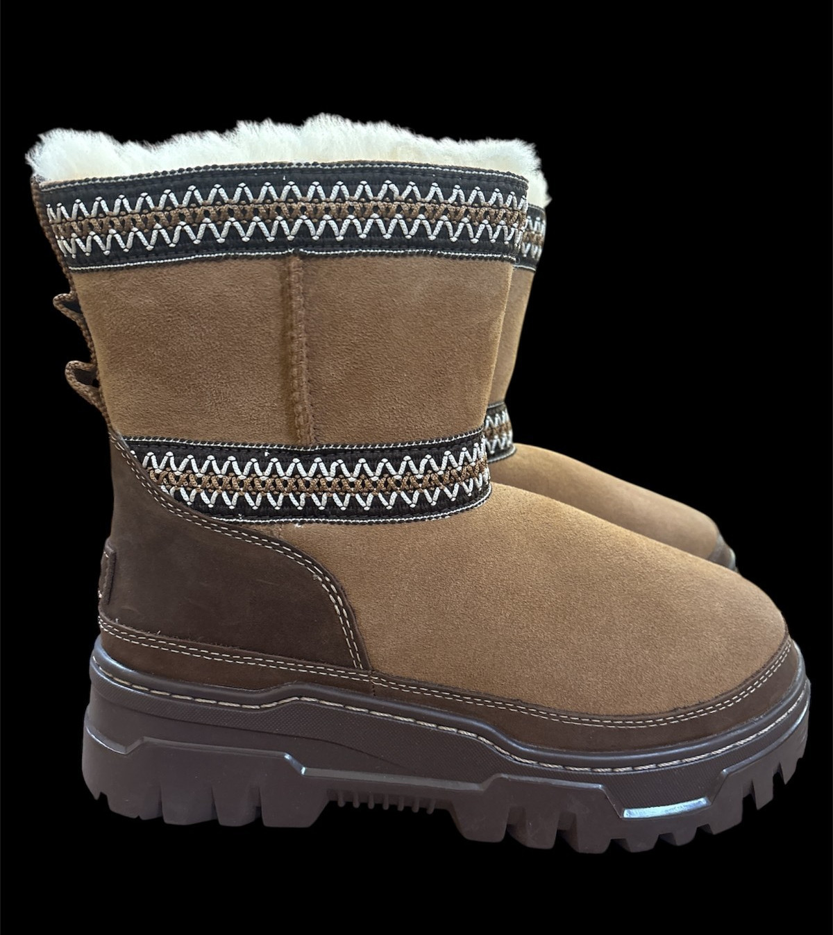 UGG CLASSIC MINI TRAILGAZER - image 3