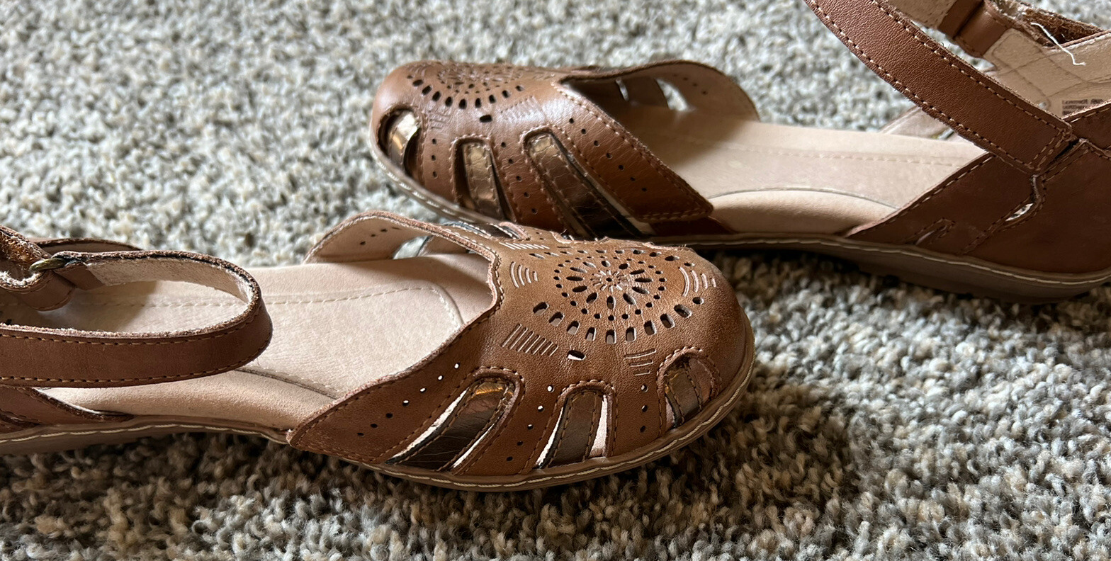 earth cahoon sandals