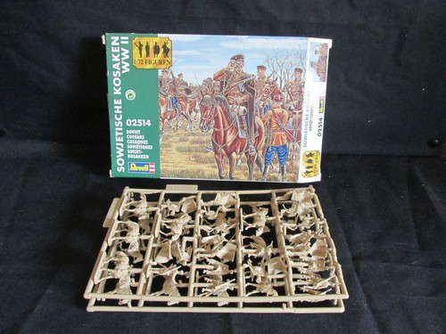 REVELL 02514 SOVIET COSSACKS .1/72 SCALE