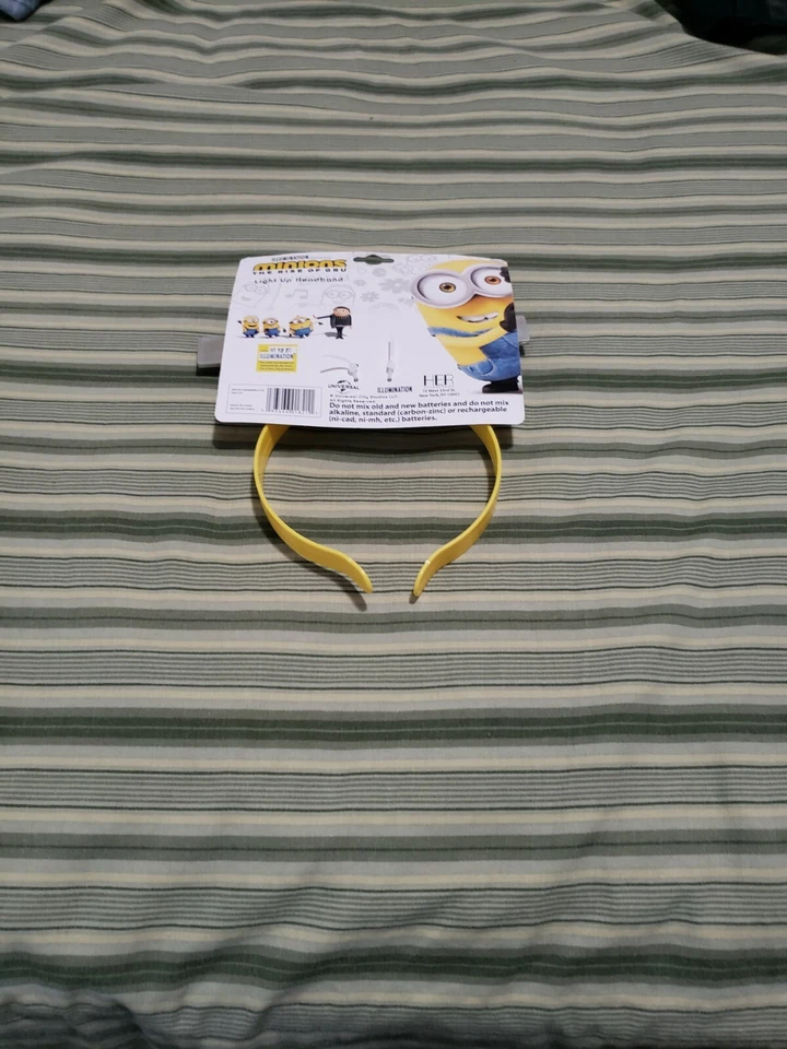 KIT DECORACIÓN MESA MINIONS Y DIADEMA ILUMINADA  Foto 4 de 4