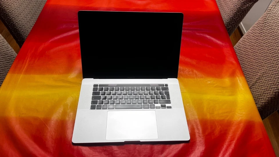 Apple MacBook Pro 16" 2019 · i7 · 16GB · 512GB, foto 1 de 5