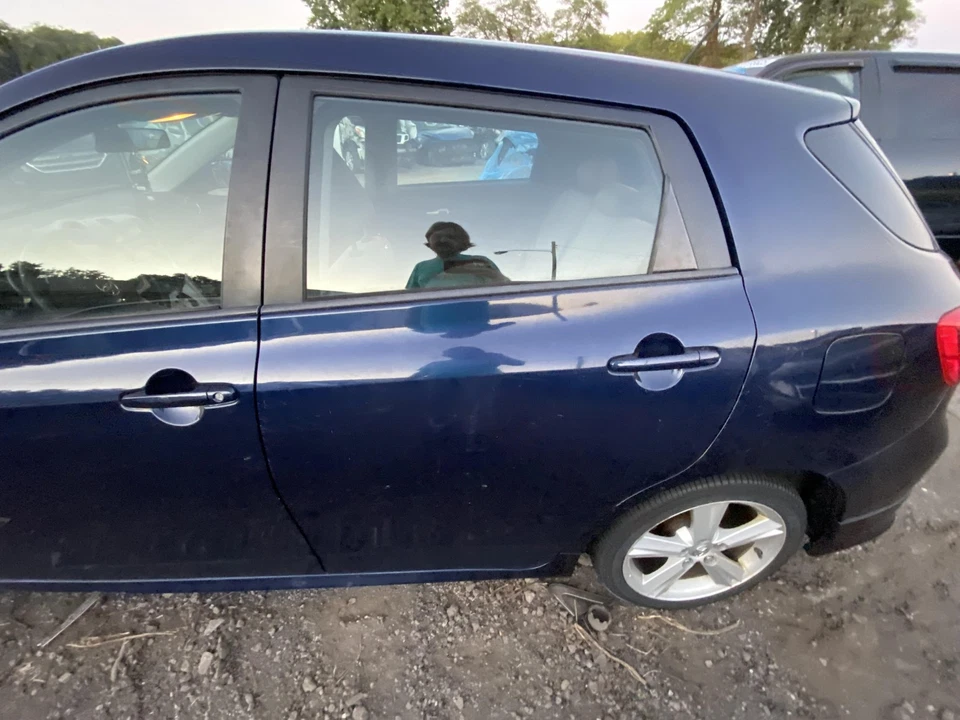 Used Rear Left Door Assembly Rear Side fits: 2009 Toyota Matrix L. electric wind Foto 4 de 4