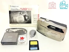 FUJIFILM FinePix 2500Z Y2K Digital Camera + SmartMedia + Card Reader / Japan