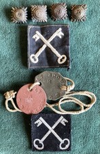 WW2 2 DIVISION EMBROIDERED CLOTH FORMATION SIGN + another. Dog tags + 4pips.