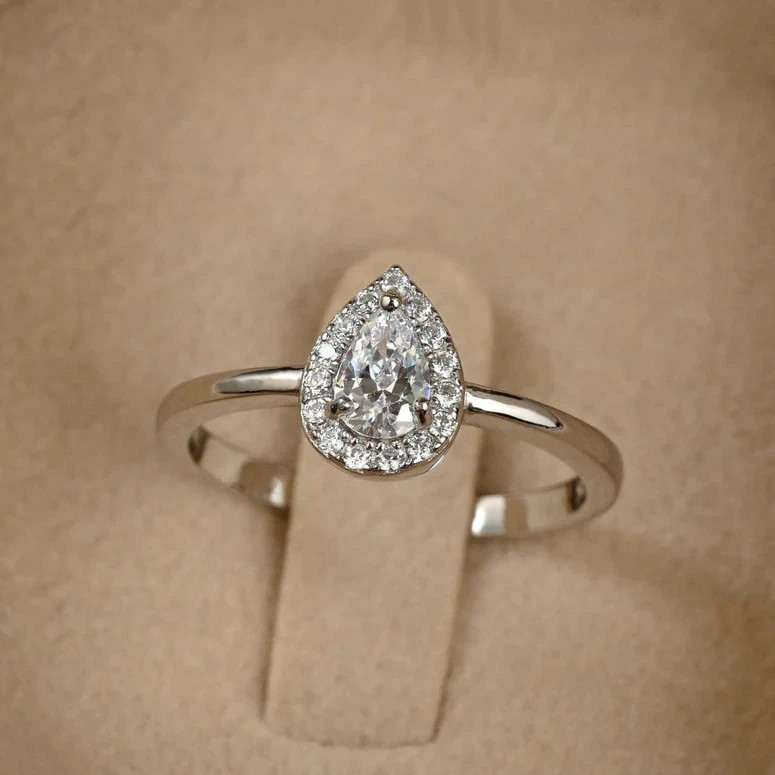 Elegant 3 Ct Pear Cut Lab Grown Diamond Ring 18K White Gold Wedding Ring for Her