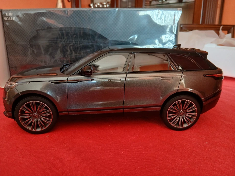 Land Rover Range Rover,Velar LCD 1/18 - Immagine 4 di 4