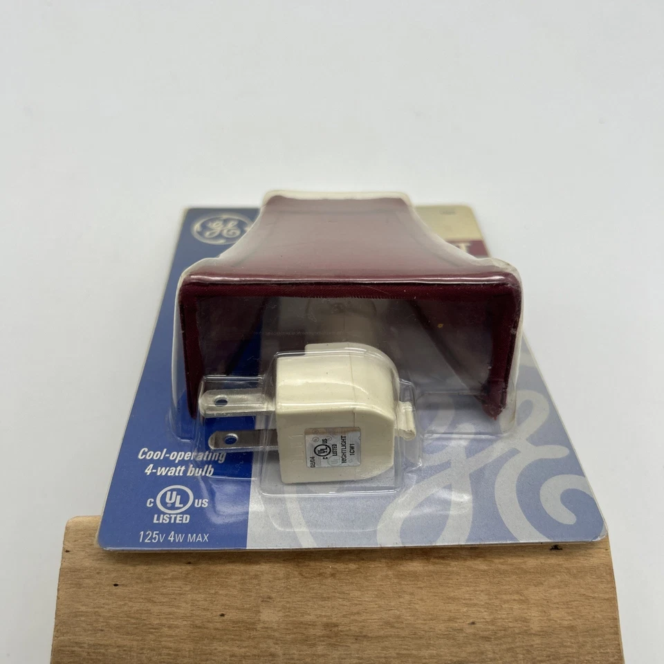 Mini lámpara enchufable de luz nocturna GE de colección rara con interruptor de encendido/apagado de pantalla 4W-125V Foto 2 de 4