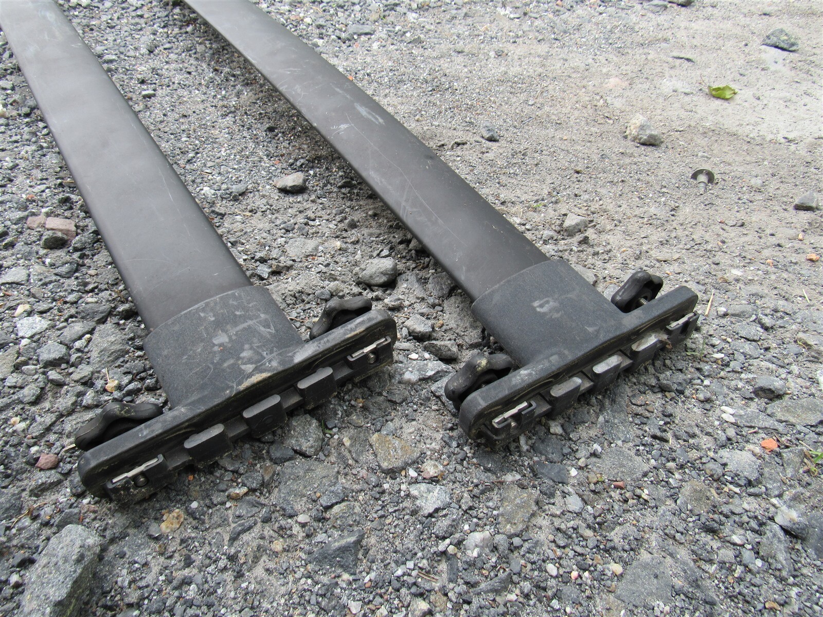 0308 Pontiac Vibe Roof Rack Luggage Cross Bars XBars OEM eBay