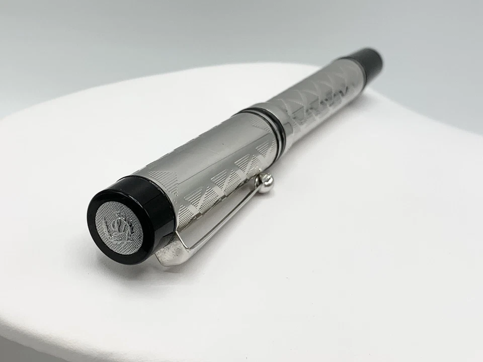 Bolígrafo Laban plateado y negro Foto 4 de 4