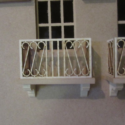 Puppenhaus Balkon Set im Maßstab 1:12 3 1/2'' lang DHD95