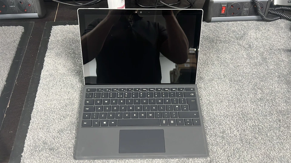 Microsoft Surface Pro 4 - Intel Core i7 6650U 2.2GHz, 8GB RAM, 256GB SSD - Image 4 of 4