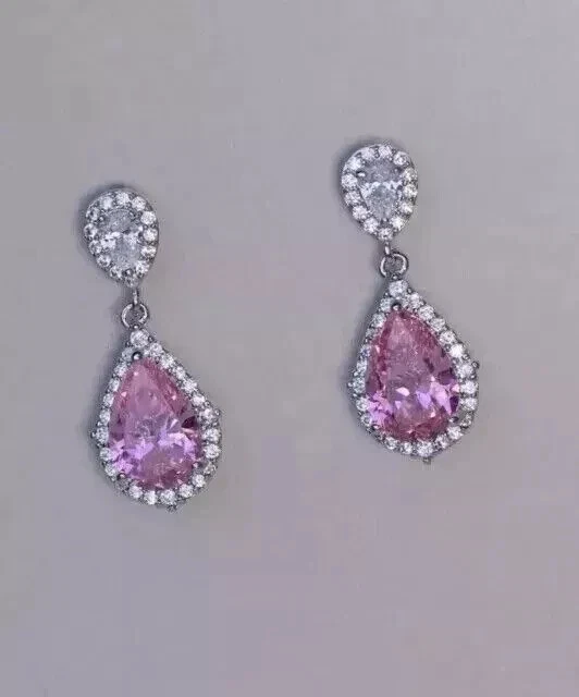 Pendientes colgantes enchapados en oro blanco de 14 k con zafiro rosa simulado de pera de 2,16 quilates Foto 4 de 4