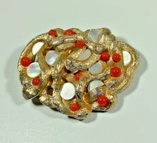 Vtg Sarah Coventry Brooch Pin Mother of Pearl Coral Beads Gold Cluster MCM 1959