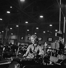 Skilled female munitions worker work metal working lathe produc- 1941 Old Photo