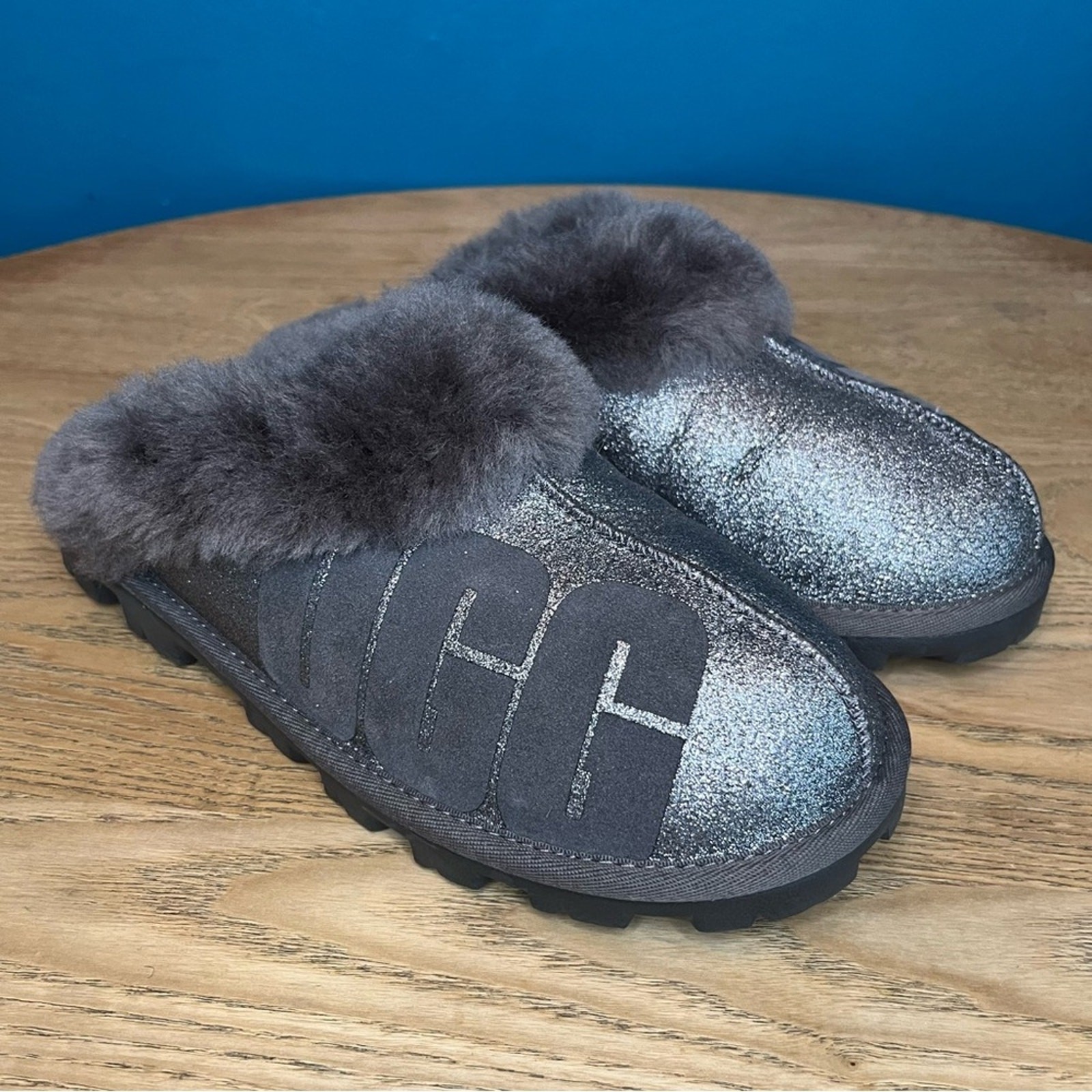 SAOLA UGG Coquette Scintillante Ciabatta Lug Suola Glitterata Scamosciata Slip On Donna Taglia 11