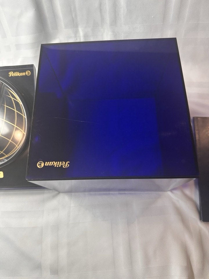 Planets Pen Pelikan M1000 Blue Planet Limited Edition Pen Set (#234/540) - UNINKED ...