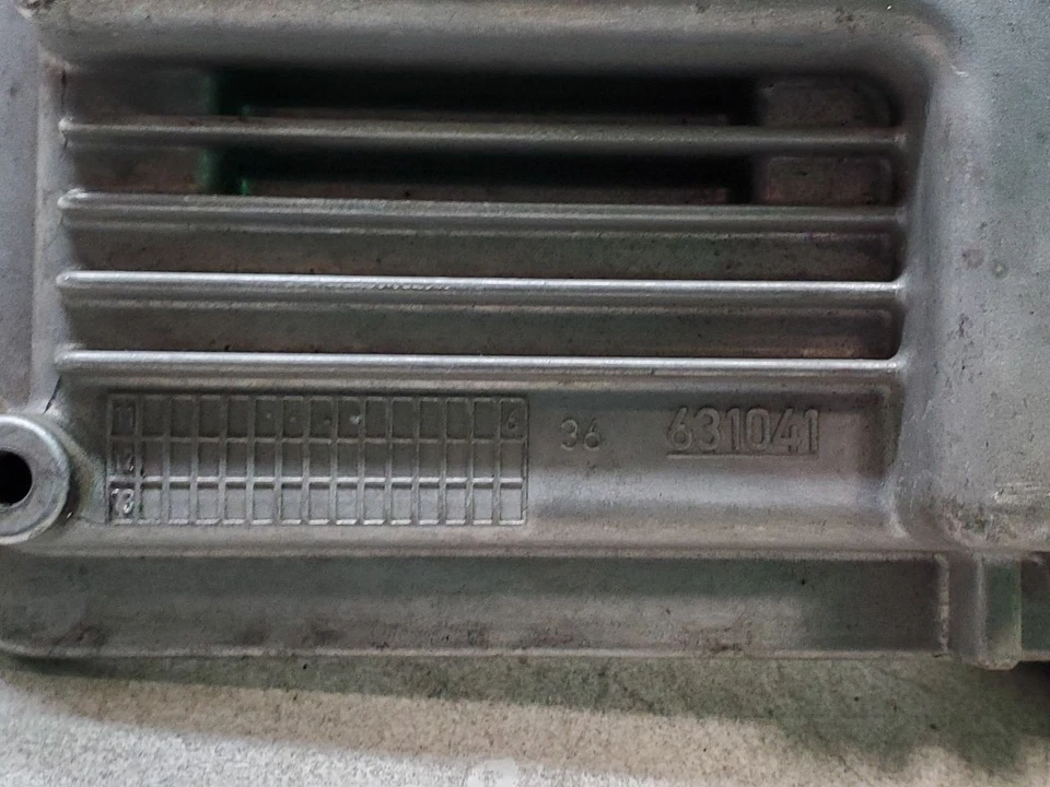 Módulo de control del motor Volkswagen Beetle 2012 ECM OEM Foto 4 de 4