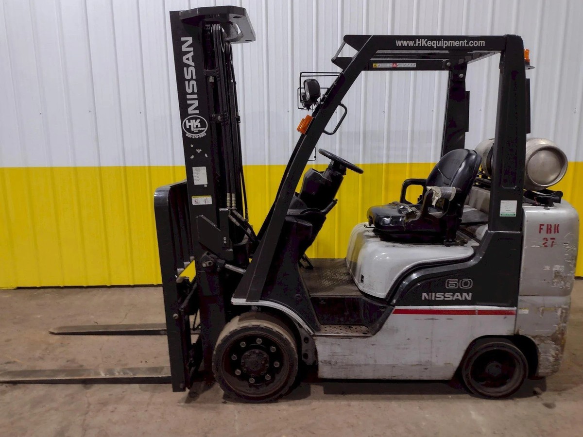 5650 LBS NISSAN MODEL #MCU1F2A30LV LP-GAS TRIPLE MAST FORKLIFT