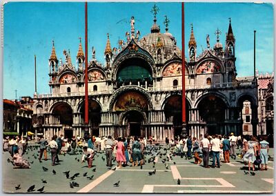 Venezia Basilica S. Marcus Venice Italy Crowd and Birds Postcard