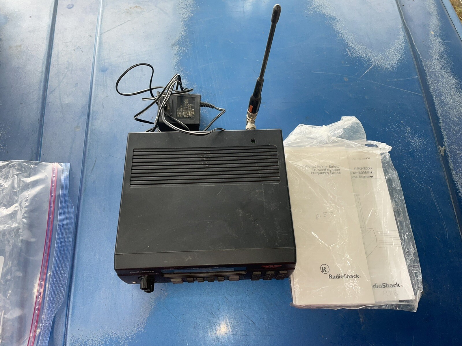 RADIO SHACK PRO2050 300 Channel VHF UHF AIR FD 800 MHz TRUNK TRACKER