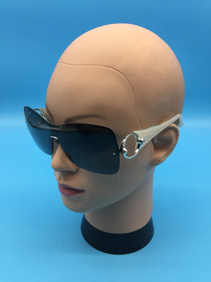 Gafas de sol para mujer Gucci GG2831/S 20L95 plateadas con protección lentes grises Foto 3 de 4