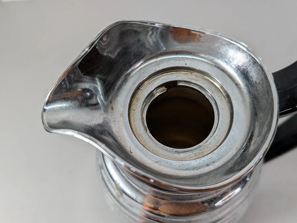 Jarra térmica acanalada cromada OGGI jarra servidor de café mango negro retro Foto 2 de 4