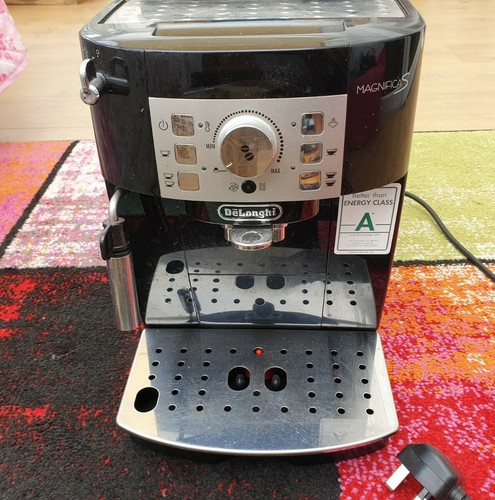 Magnifica Fully Automatic Coffee Maker 