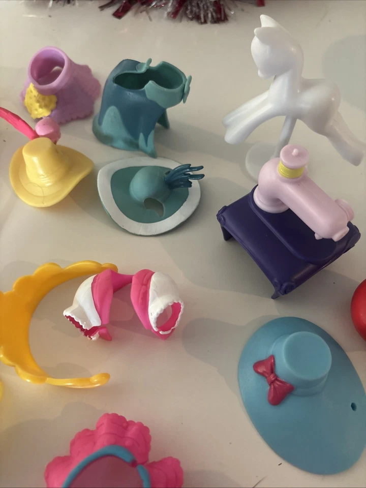 My Little Pony G4? Lote Accesorios 22 Piezas Sombreros Zapatos Vestidos Foto 3 de 4