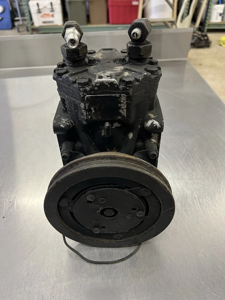 1967 Ford Mustang Fairlane Mercury Cougar ORIG A/C COMPRESSOR with CLUTCH PULLEY - Image 2 of 4