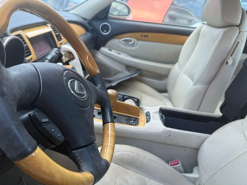 02-10 LEXUS SC430 GUARDABARROS DERECHO PLATA OEM Foto 4 de 4