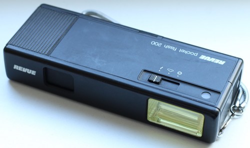 Vintage Camera REVUE Minimatic Pocket Flash 200 Photography Camera - Picture 5 of 6