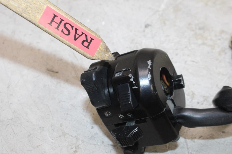 2015 YAMAHA SR400 OEM CLIPE ESQUERDO NA ALÇA INTERRUPTORES DE SINAIS DE BUZINA - Imagem 2 de 4