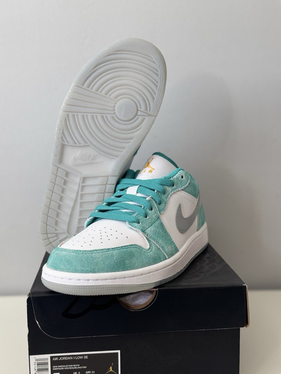 Jordan 1 Low Retro Emerald DN3705-301 Size 7M/8.5W New Authentic