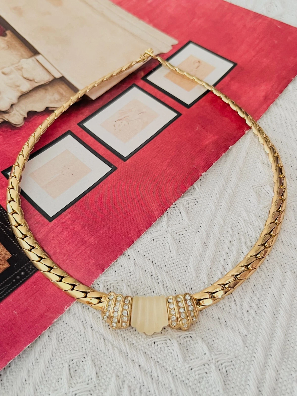 Collana Christian Dior vintage anni 80 cristalli cabochon conchiglia bianco gelo opaco