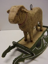 Christbaumschmuck Schaukel Schaf Pappe Masse Holz Sheep Figur um 1930 Nr.66