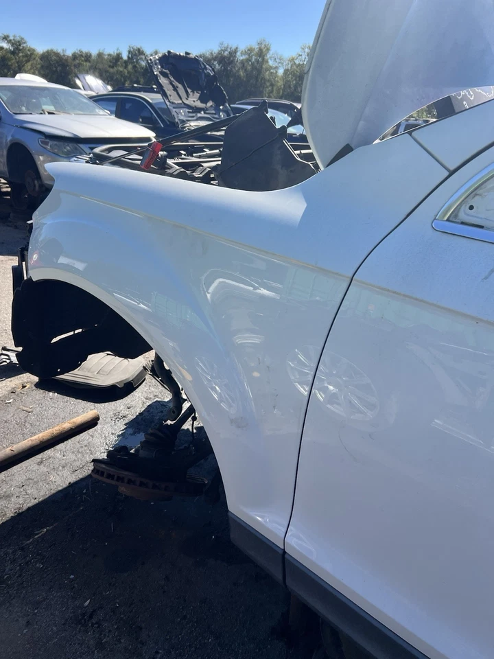 Guardabarros izquierdo audi q7 2007 2008 2009 2010 2011 2012 2013 2014 2015 Foto 2 de 4