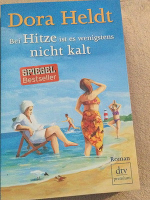 Bei Hitze ist es wenigstens nicht kalt ( Roman von Dora Heldt )