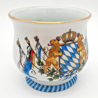 Vintage KUHR Sandizell Handarbeit Lion & Flag Crest Coffee Mug Tea Cup