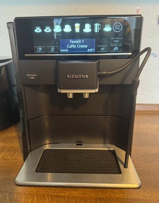Siemens EQ.6 plus s400 Kaffeevollautomat mit Display Schwarz/Silber