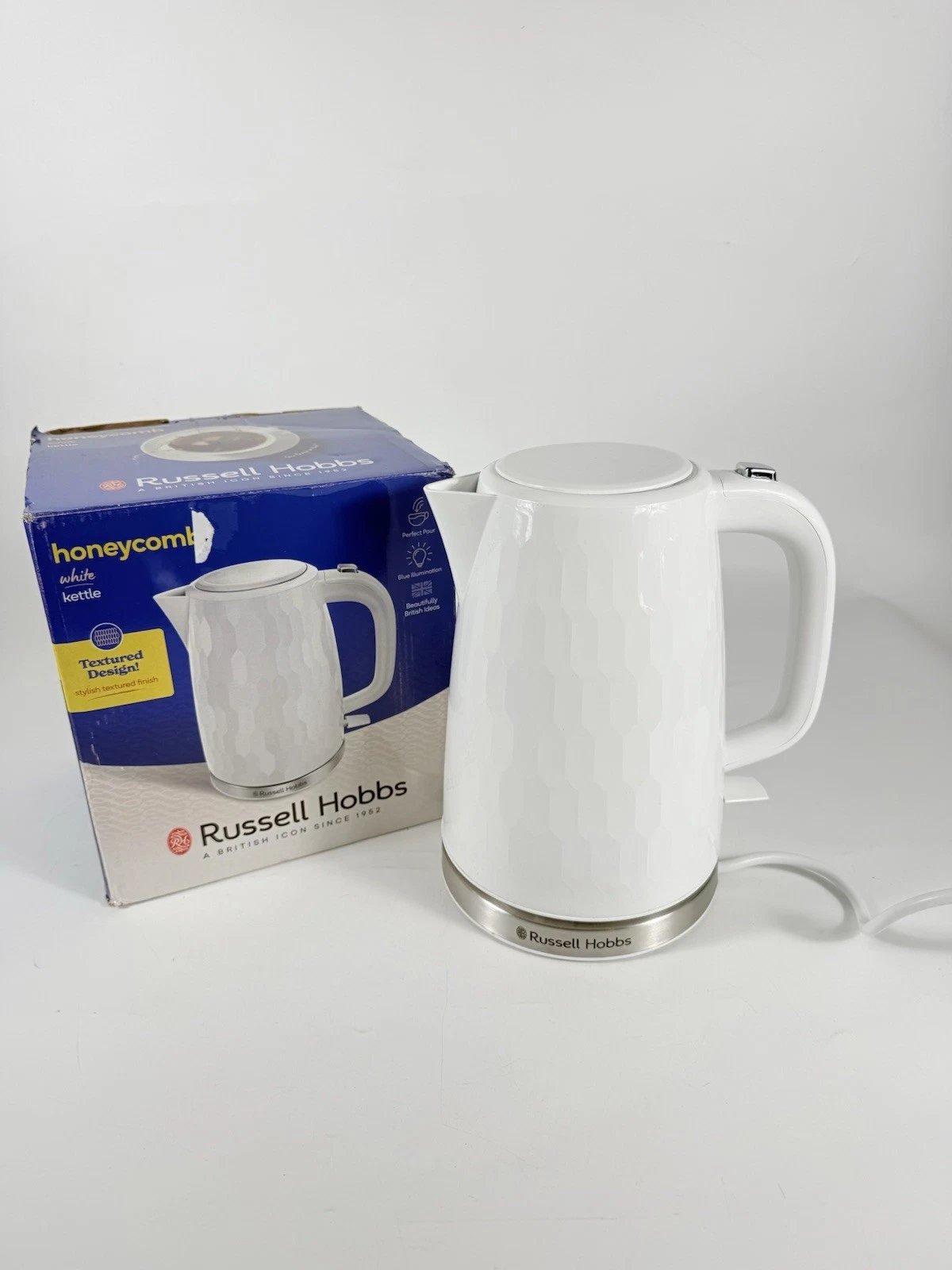 Russell Hobbs 1.7L Honeycomb Electric Cordless Kettle Limescale Filter 3KW White
Opens in a new wind