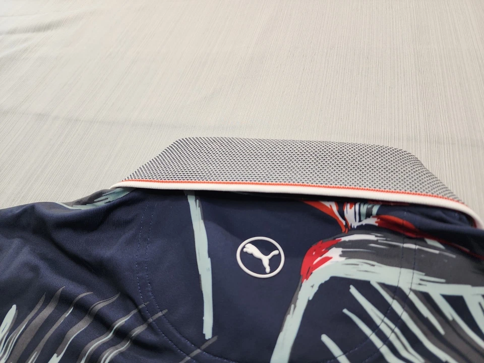 NUEVO Polo Puma Golf MATTR Para Hombre Talla Mediana $80 Azul Marino Floral Explosión  Foto 3 de 4