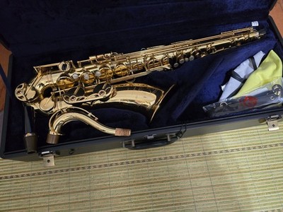 Yamaha Tenor Saxophone YTS-82Z Custom  G1 Neck. (S/N 137715)  Good Condition.