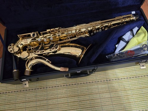 Yamaha Tenor Saxophone YTS-82Z Custom  G1 Neck. (S/N 137715)  Good Condition.
