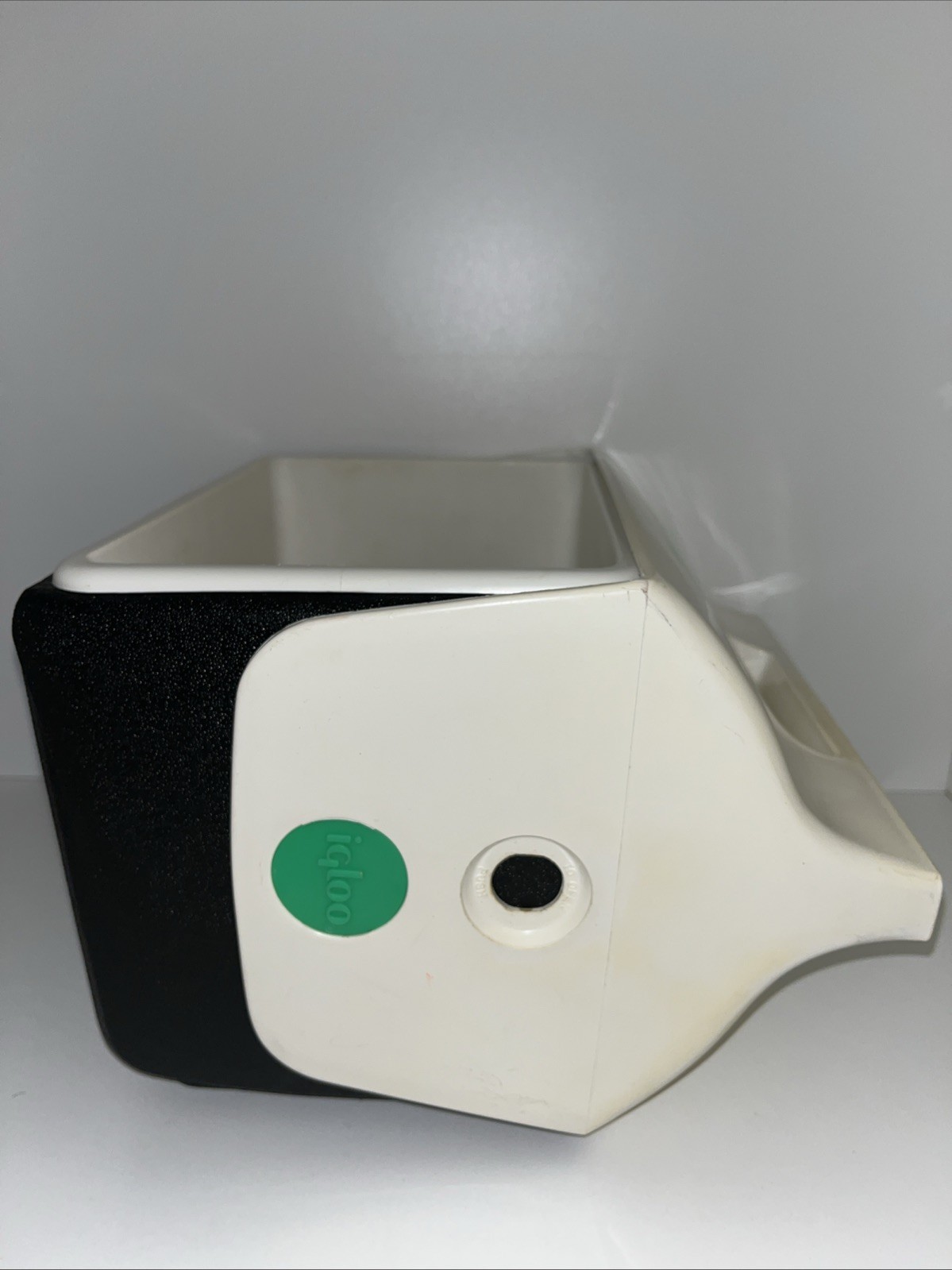 Igloo Little Play Mate Cooler  Blue.. Pre-Owned.. Fair Condition..