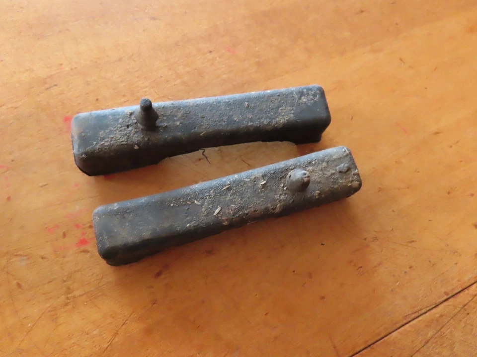 ORIGINAL GM RUBBER RADIATOR SUPPORT BUSHING CUSHION INSOLATOR PAIR OEM - Image 2 of 4