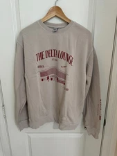 Delta Air Lines Lounge SXSW 2024 RARE Sweatshirt Pullover Size Medium Beige Red