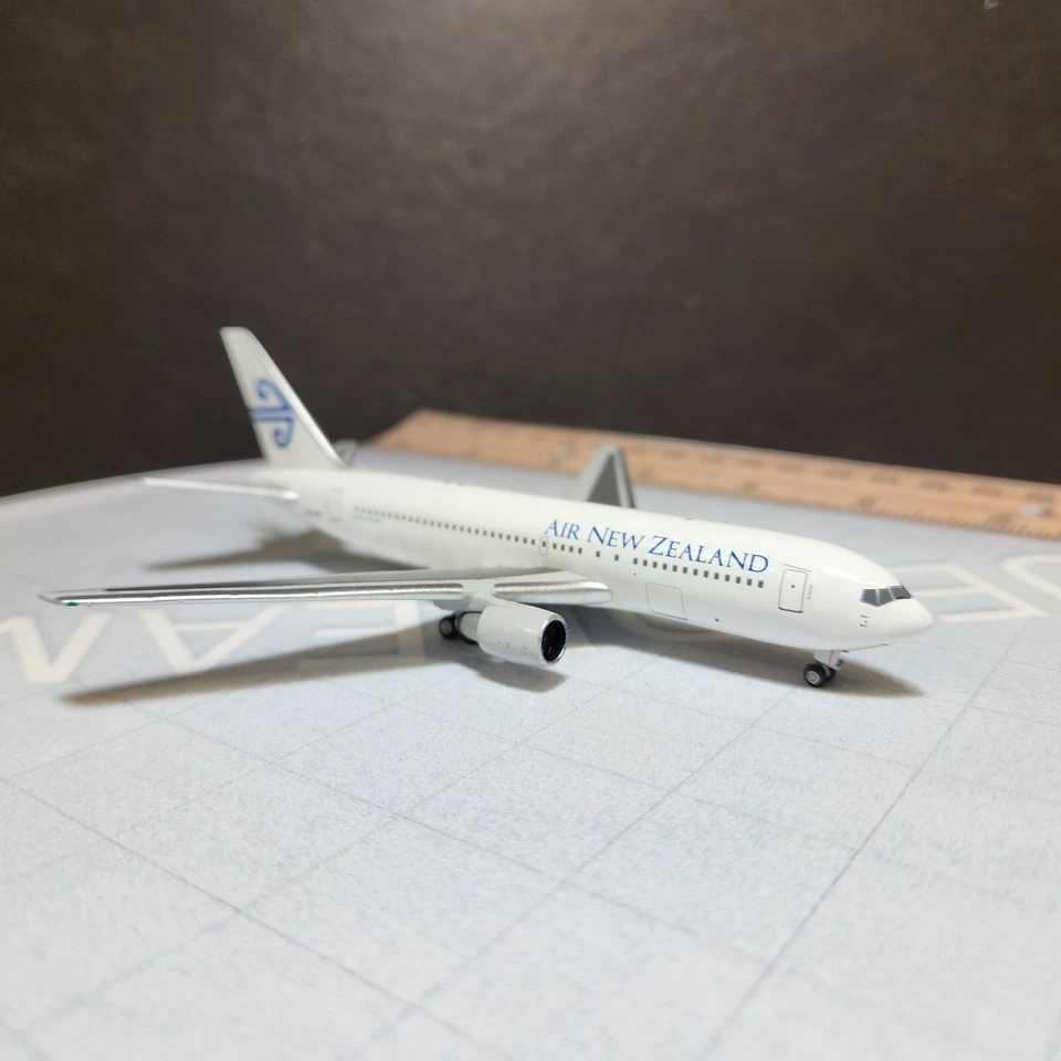 1/400 AIR NEW ZEALAND BOEING 767-200 HYBRID COLORS ZK-NBJ AEROCLASSICS 60 MADE - Image 4 of 4