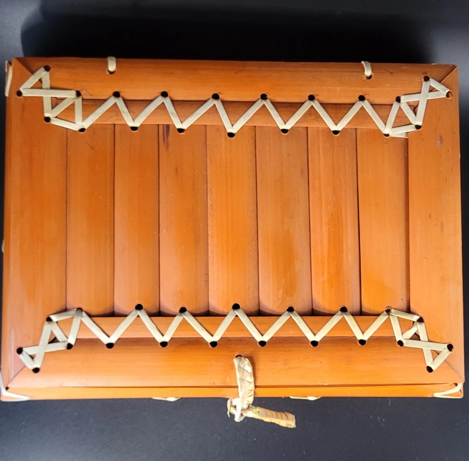 Vintage Handmade Bamboo Reed Compartment Trinket or Tea Box - Image 2 of 4
