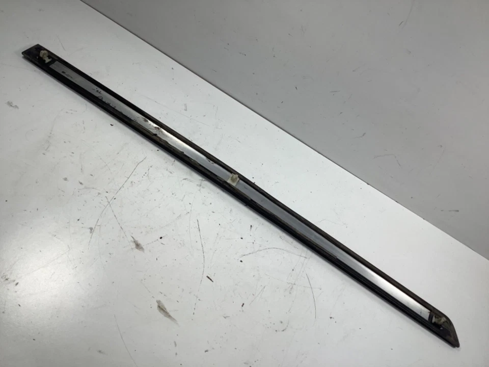 91-95 Acura Legend 4DR TRASERO IZQUIERDO Protector Lateral Puerta Panel Molde. OEM NEGRO Foto 3 de 4