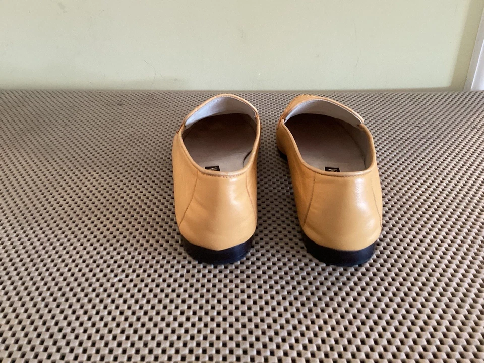 Zapatos planos Escada de cuero amarillo para mujer - talla 7B Foto 3 de 4